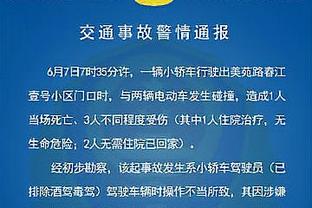 ?拉菲尼亚圣诞假期期间将西甲冠军奖杯纹在了大腿上